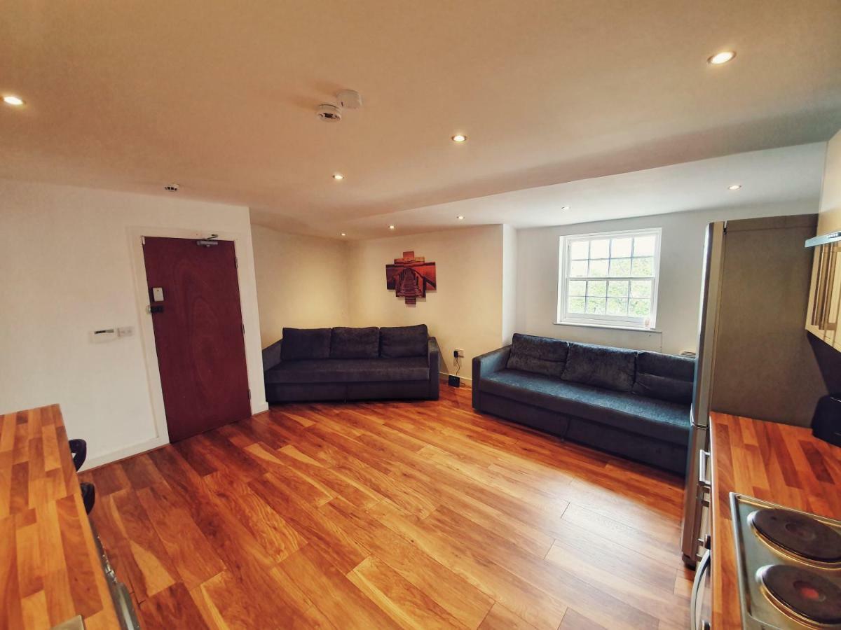 41 Catharine Street * Liverpool
